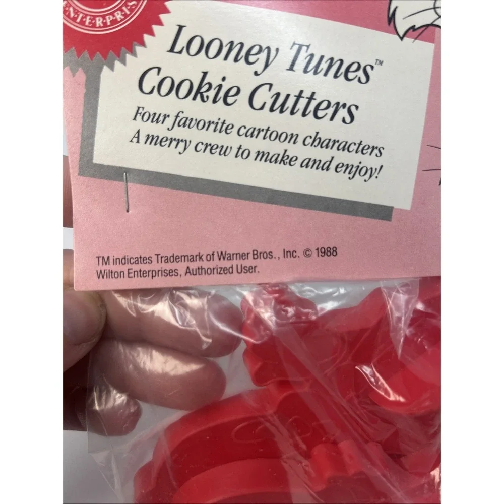 NEW Vintage Wilton Looney Tunes Cookie Cutter Set Of 4 1988 Tweety Bugs Bunny
